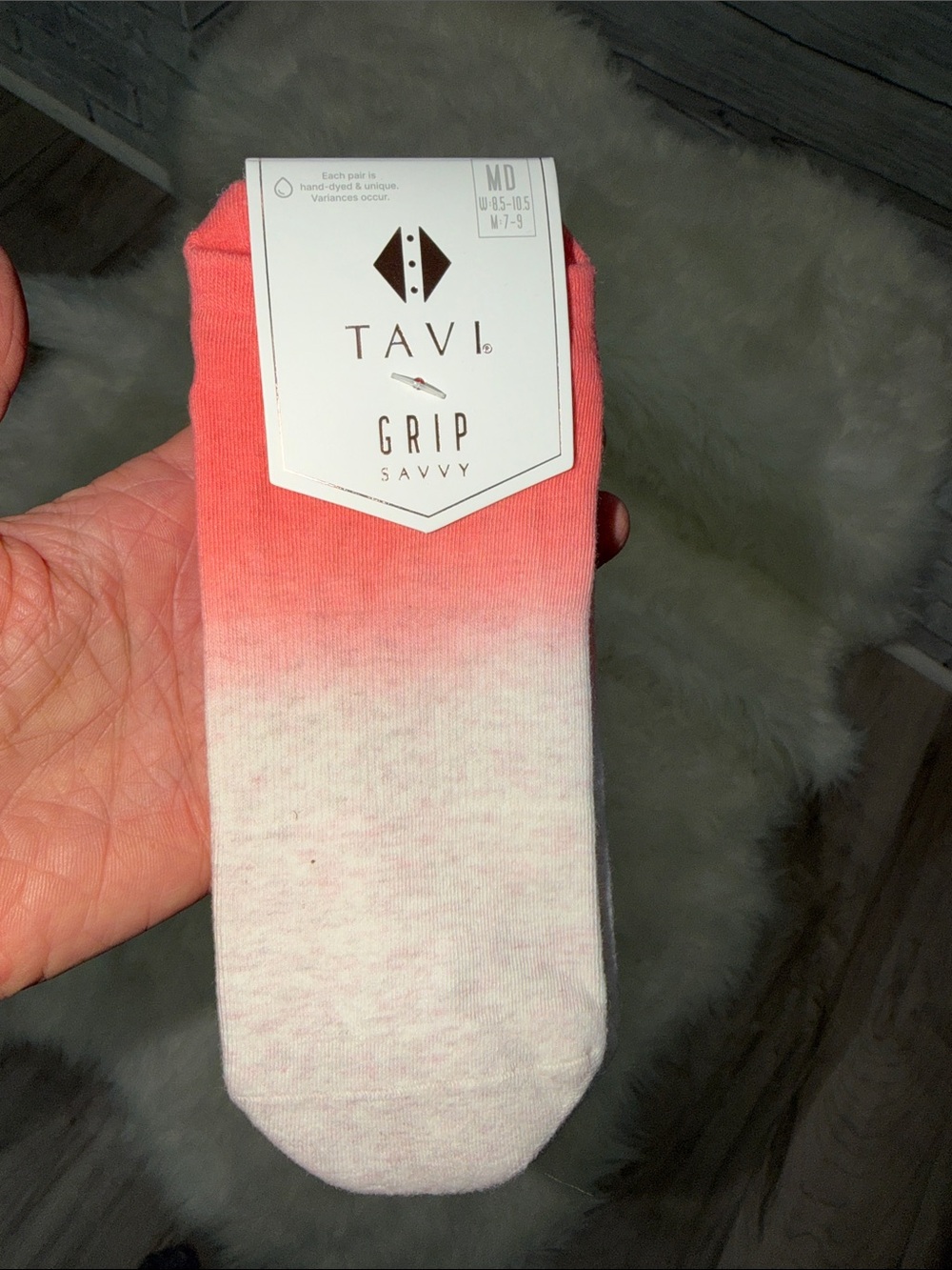 Grip Savvy Women’s Grip No-Show Socks in Coral Ombre